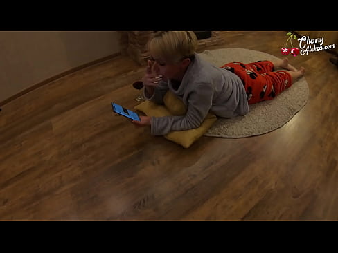 ❤️ Шалёная бландынка смокча велізарны член і падскоквае на ім - анальны сэкс Порна vk у нас ❌️